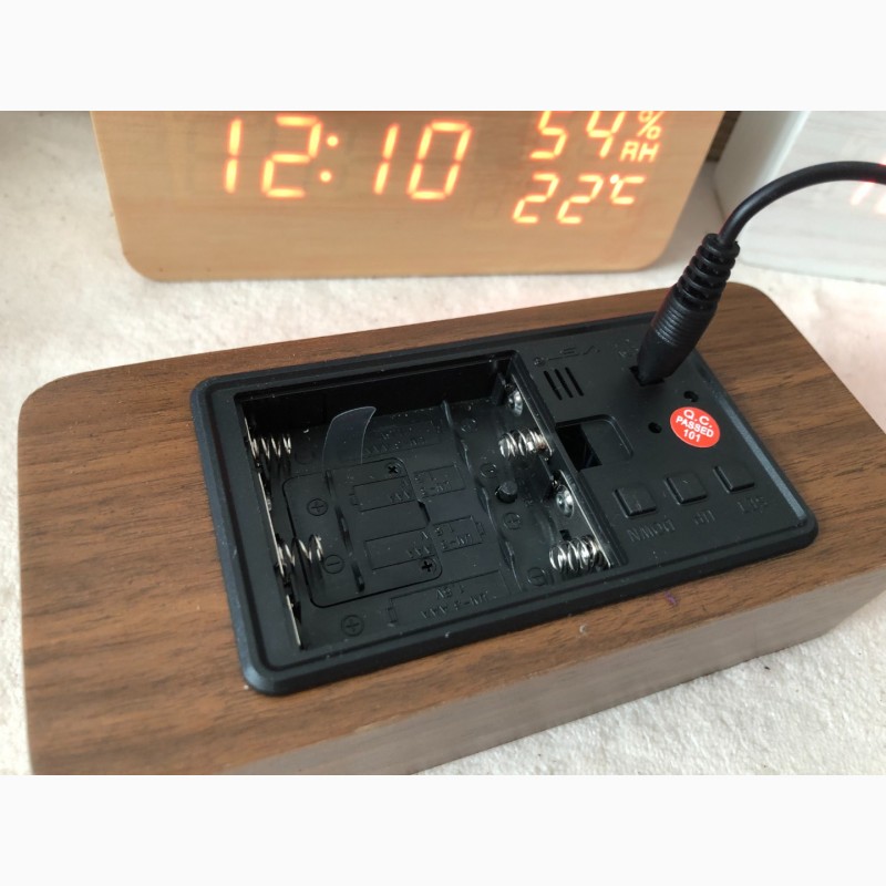 Фото 13. Деревянные Настольные часы VST-862S с термометром светлое дерево зеленая подсветка Часы
