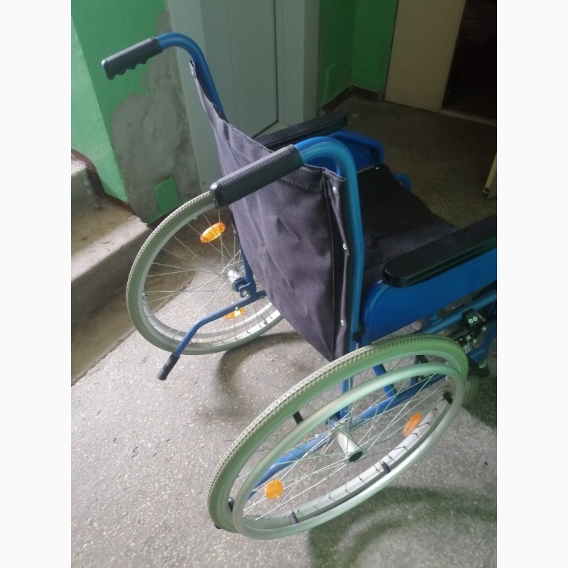 Фото 2. Инвалидное кресло