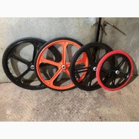 Велосипедное колесо с безкамерной шиной 24*1, 5