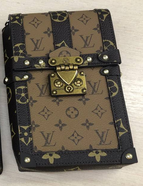 Фото 4. Женская маленькая коричневая модная стильная мини сумочка с фирменным теснением луивитон