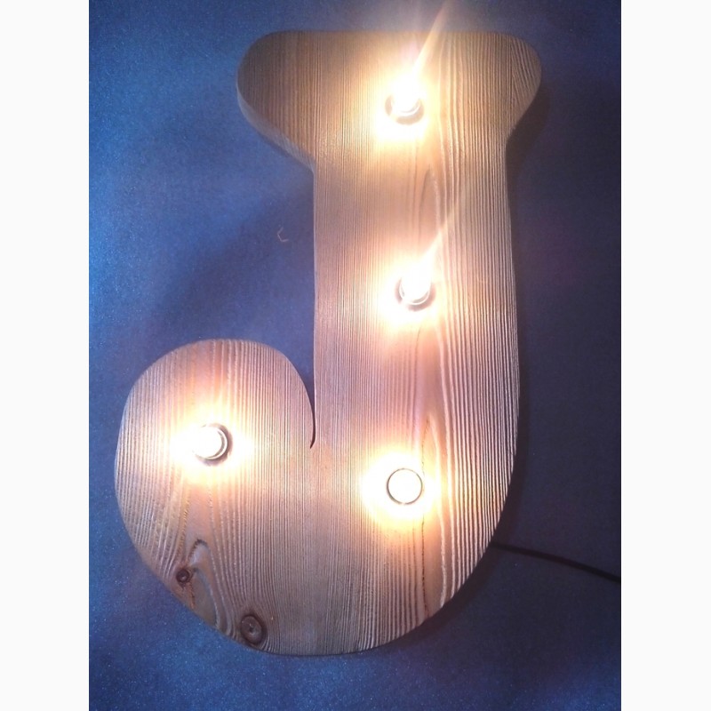 Фото 11. Деревянные вывески, деревянные буквы с лампочками, меловое меню из дерева