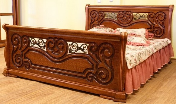 Деревянная кровать Камелия ЮрВит из массива дуба