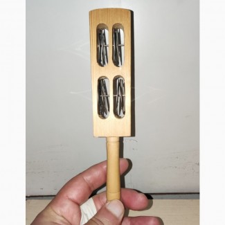 Вертикальный, деревянный тамбурин с ручкой