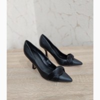 НОВІ оригінальні туфлі Gabriele Union Sadie Pumps /38.5 розмір 24, 9 см