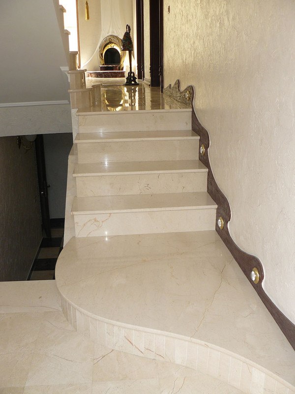 Фото 4. Лестница из натурального камня