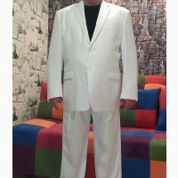 Шикарный новый фирменный мужской белый костюм