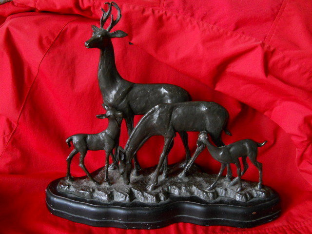 Фото 2. Старинная бронзовая настольная скульптура Семейство оленей