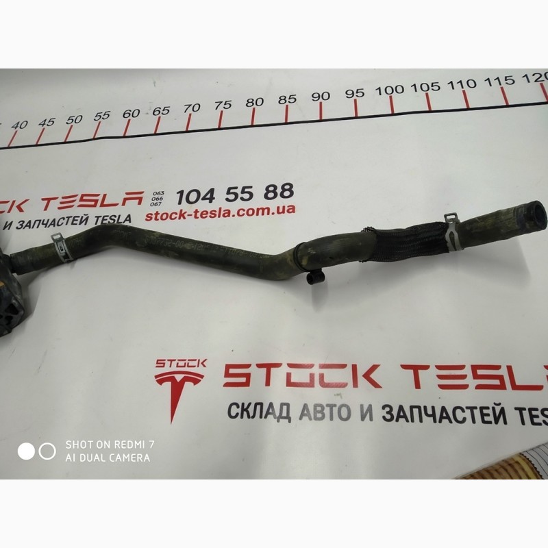 Фото 3. Шланг системы охлаждения от шланга левого порога до помпы Tesla model S 600