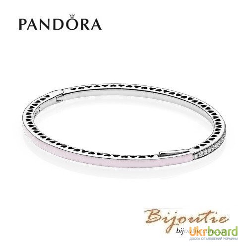 Фото 1/4. Pandora браслет жесткий розовые сияющие сердца 590537EN131