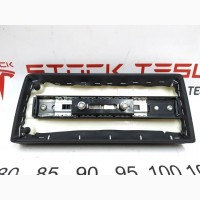 Подлокотник консоли PUR BLACK NEU 100i левый Tesla model S REST 1046444-21