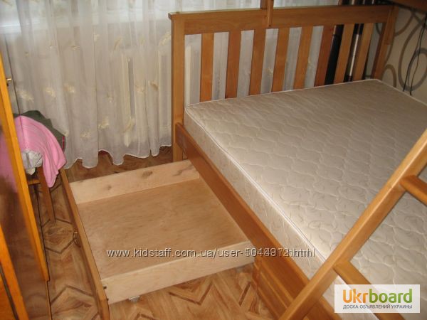Фото 3. Двухъярусная трехместная кровать Жасмин из массива ольхи