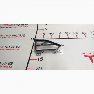 Накладка воздуховода центральной панели хром пассажирская левая Tesla model