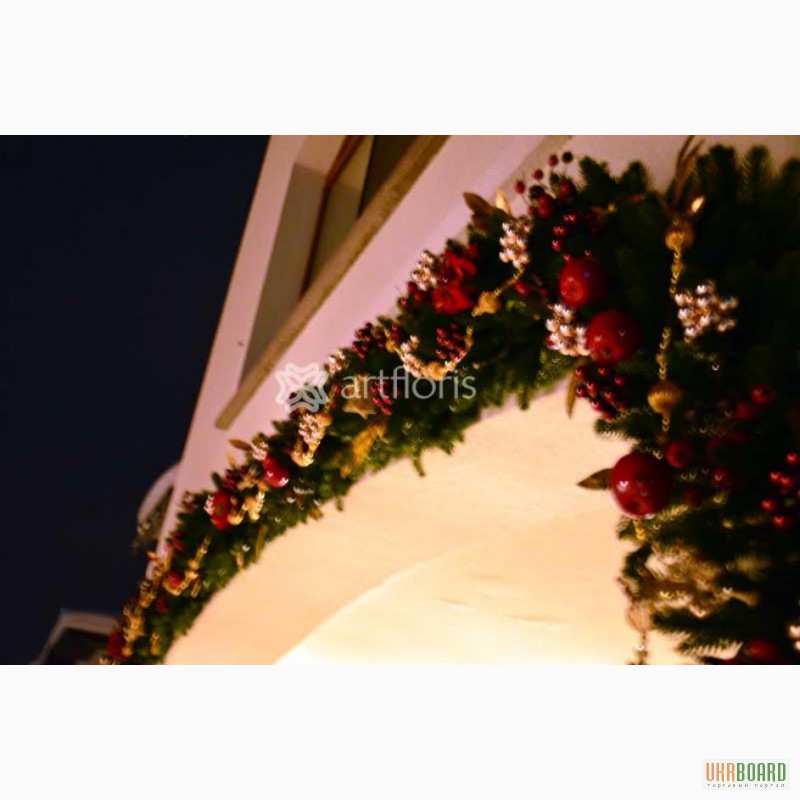 Фото 3. Новогоднее оформление хвойными гирляндами с декором премиум класса от ТМ Артфлорис.