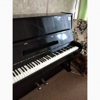 Продам пианино Украина в очень хорошем состоянии.Возможен торг