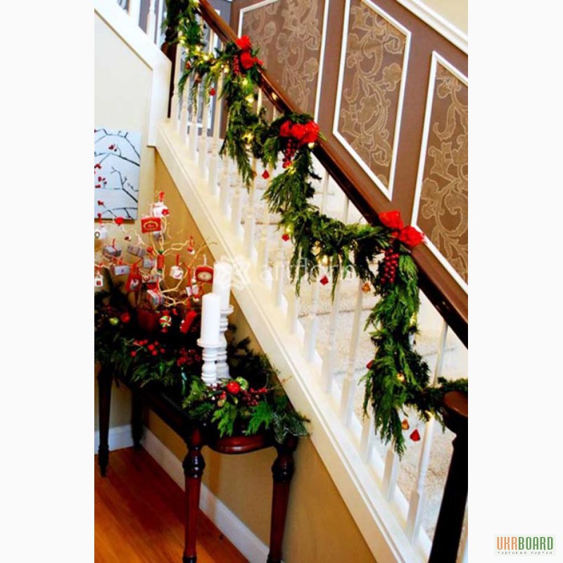 Фото 2. Новогодний декор камина, украшение лестницы, новогоднее оформление фасада
