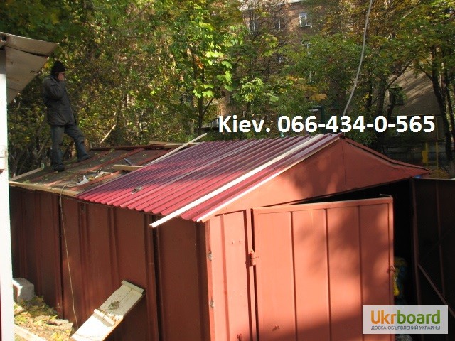 Фото 2. Укладка профнастила на крышу гаража. Киев