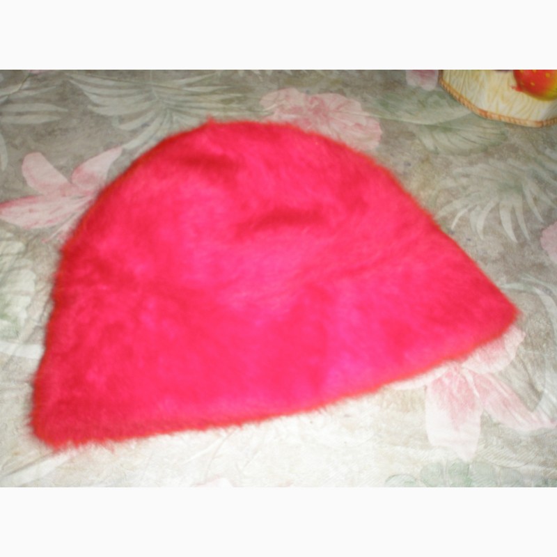 Фото 3. Новая, женская, зимняя шапка, ангорка, цвет ярко-красный, алый