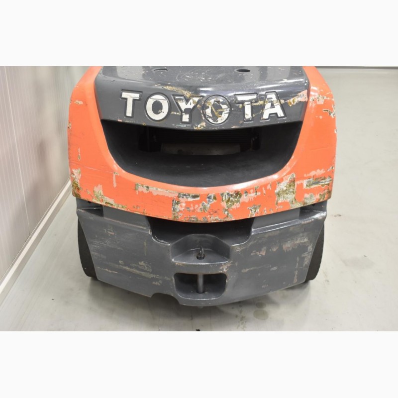 Фото 7. Вилочный погрузчик Toyota 02-8FDF30