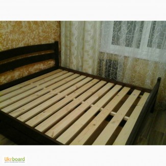 Двуспальная деревянная кровать с ящиками