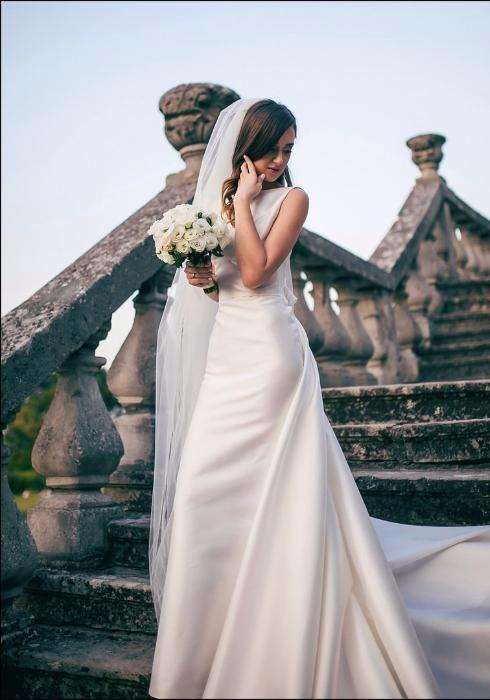 Фото 2. Продам шикарное свадебное платье известного бренда