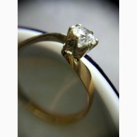 Кольцо комбинированного золота с бриллиантом 0. 30 карата