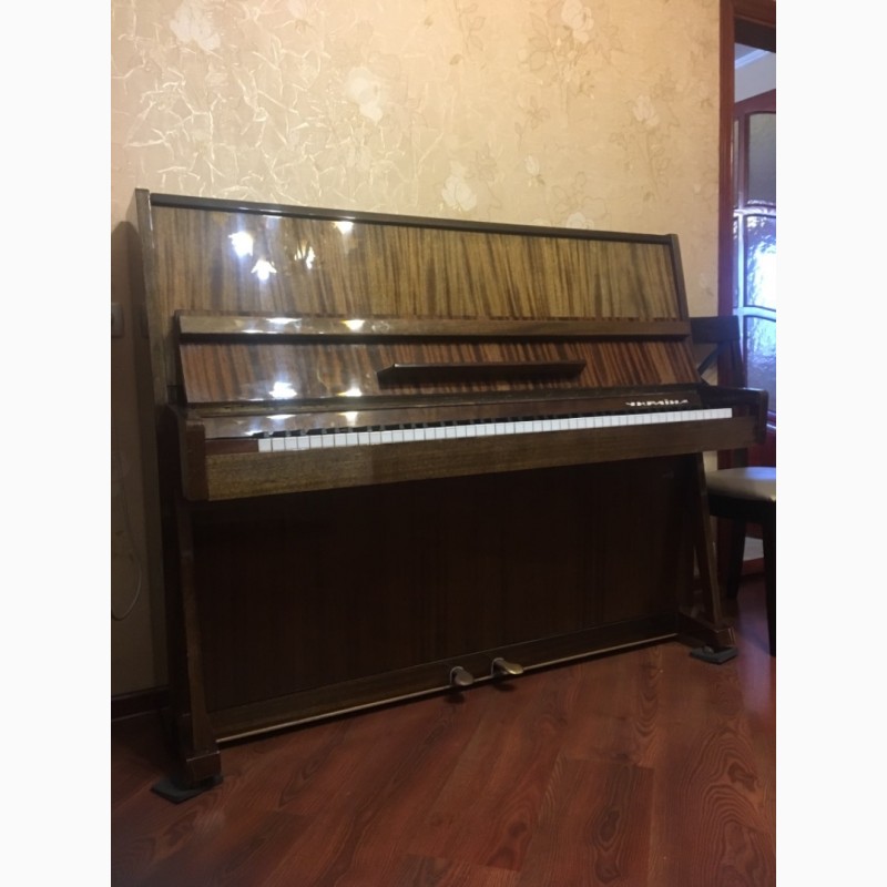 Купить украина б. Пианино Украина малогабаритное. Продается фортепиано Украина. Пианино Украина номера моделей. Пианино Украина со знаком качества.