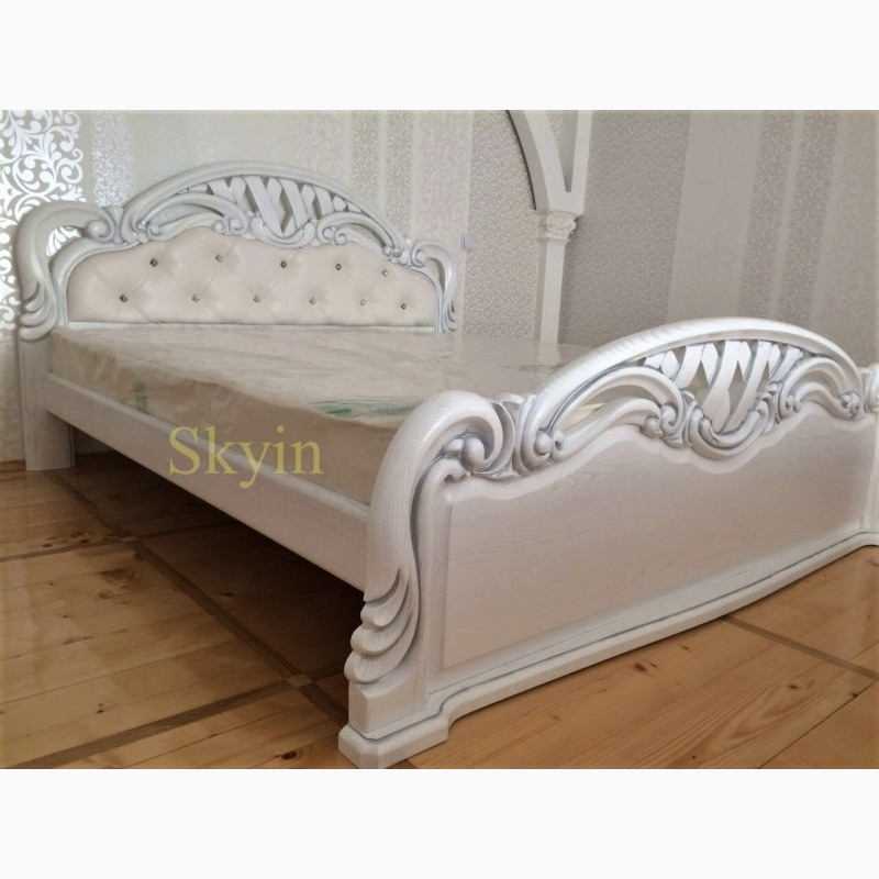 Фото 2. Двоспальне ліжко Віка з різьбленням із масиву дуба біле, слонова кістка