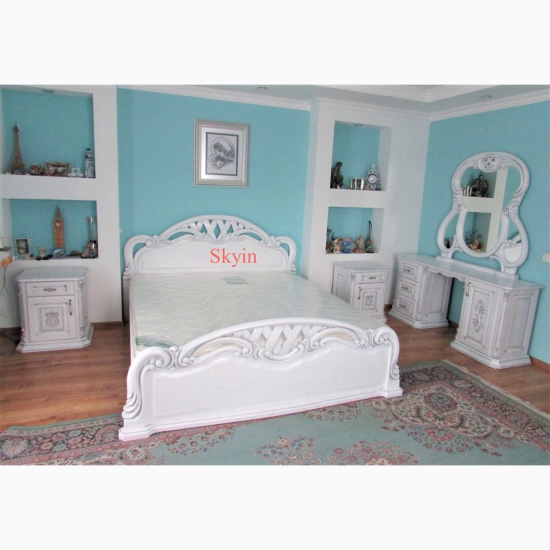 Фото 3. Двоспальне ліжко Віка з різьбленням із масиву дуба біле, слонова кістка