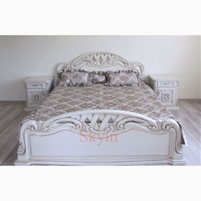 Фото 5. Двоспальне ліжко Віка з різьбленням із масиву дуба біле, слонова кістка