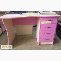 Продам новый стол розовый