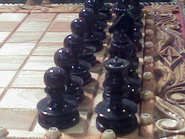Фото 2. Шахматные фигуры, из древисины ценных пород