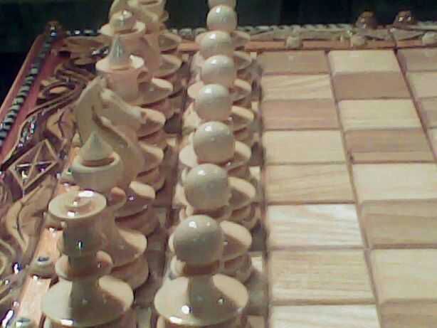 Фото 3. Шахматные фигуры, из древисины ценных пород