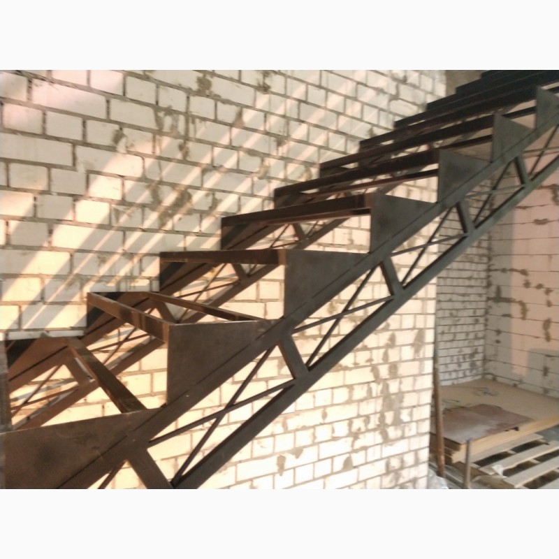Фото 16. Металлический каркас лестницы. Броневик Днепр