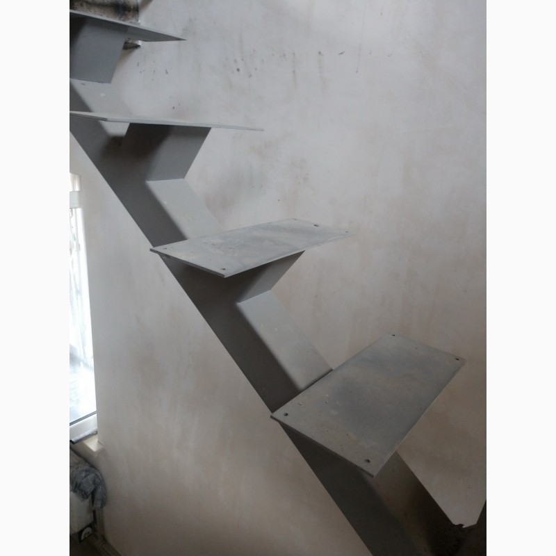 Фото 20. Металлический каркас лестницы. Броневик Днепр