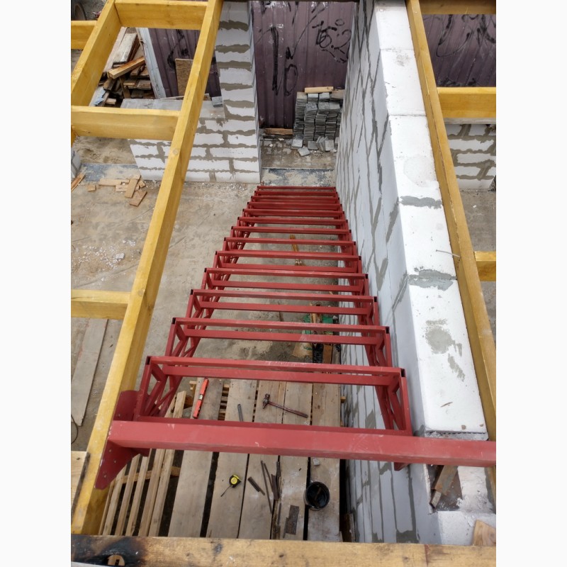 Фото 5. Металлический каркас лестницы. Броневик Днепр