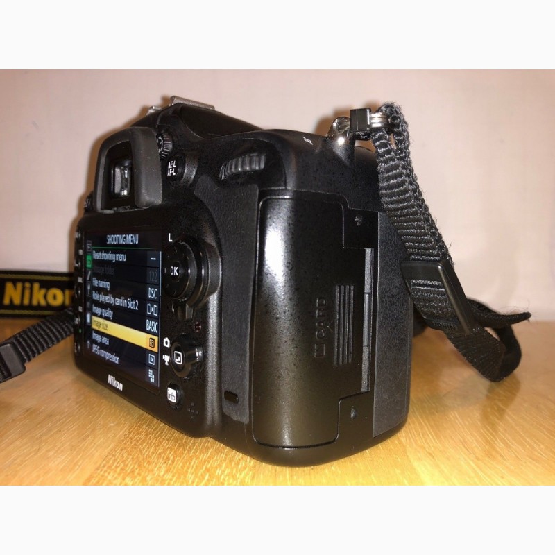 Фото 5. Nikon D7100 Цифровая зеркальная фотокамера с объективом 18-140 мм