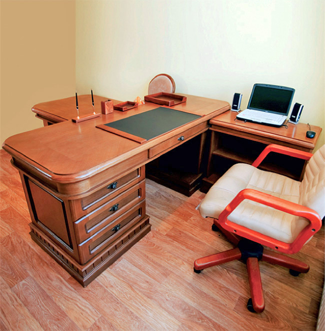 Фото 5. Дубовый стол Командор для офиса, кабинета ЮрВит