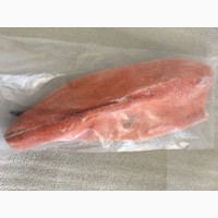 Филе лосося на шкуре, обрезь лосося смужками, лосось шматочки из филе