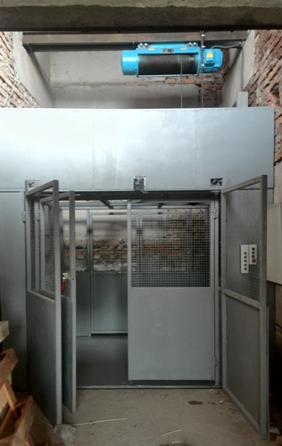 Складской шахтный подъёмник-лифт грузовой г/п 1 тонна. Электрические грузовые подъёмники