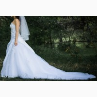 Свадебное платье со шлейфом фирмы Miss Kelly Франция