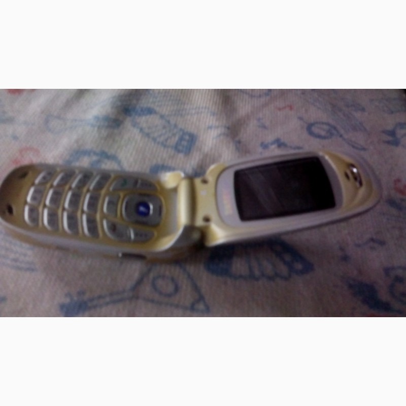 Фото 7. Телефон-раскладушка на запчасти или восстановление
