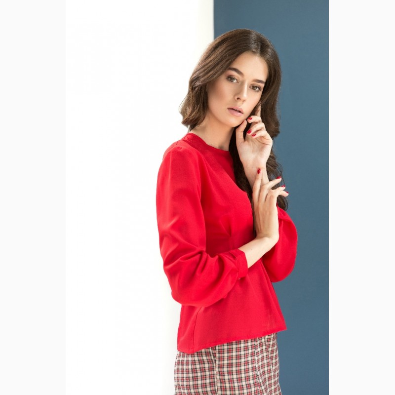 Фото 2. Женская шифоновая красная блузка от DZAN