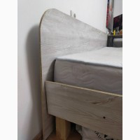 Кровать из дерева с матрасом