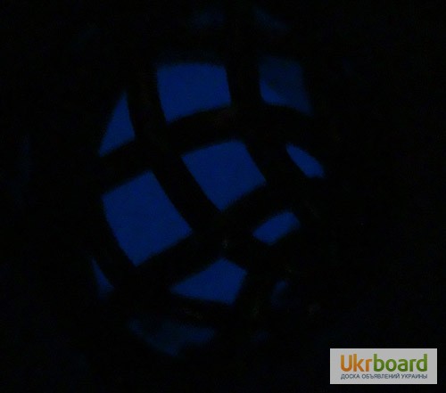 Фото 4. Бусина без отверстия, поглощает свет и светится в темноте