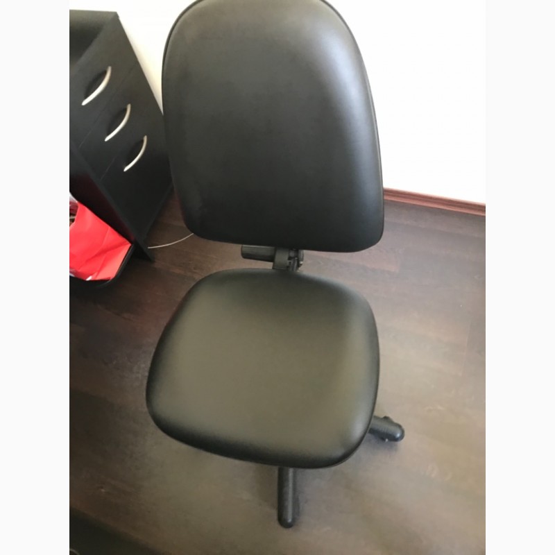 Продам офисные стулья новые и бу
