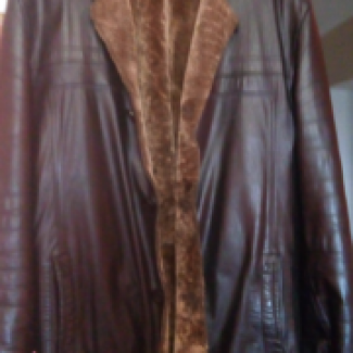 Черная, кожаная куртка на натуральном меху в отличном состоянии, недорого