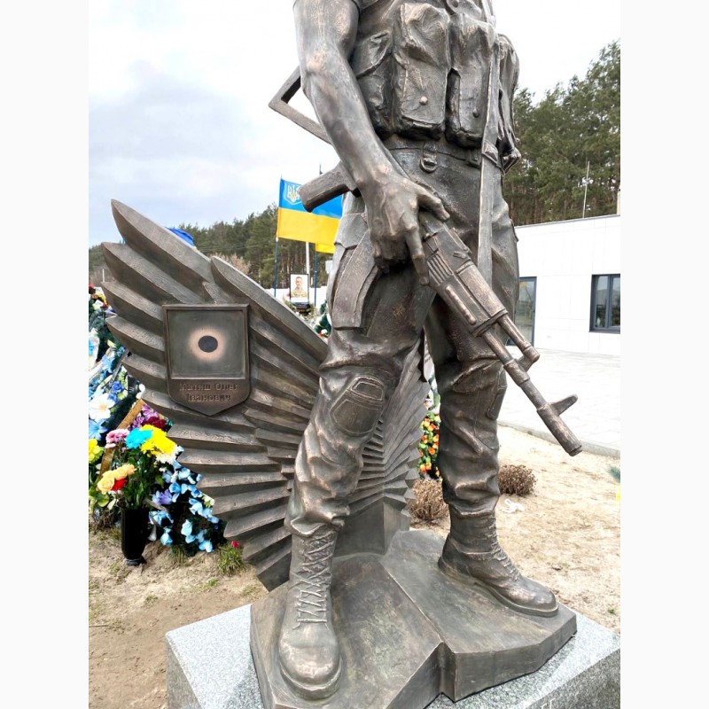 Фото 2. Военные памятники и статуи производство памятников украинским военным