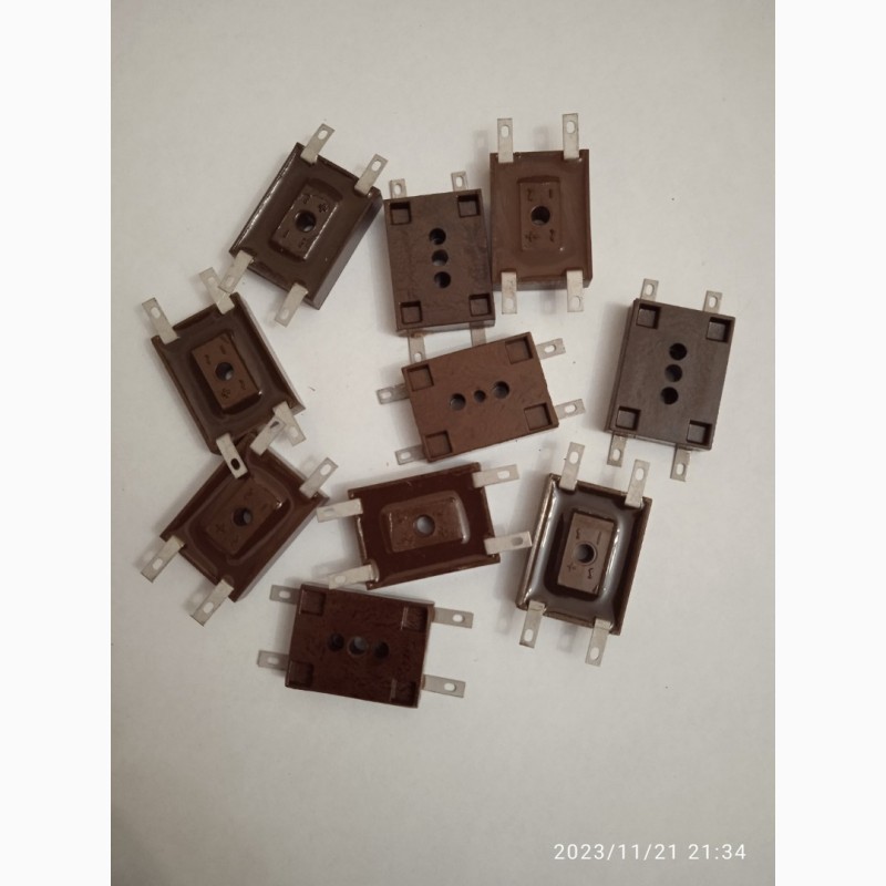 Фото 3. Радіодеталі транзистори, діоди, стабілітрони нові