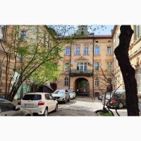 Продається двохкімнатна квартира у центрі міста, по вул. Куліша, 25(б)
