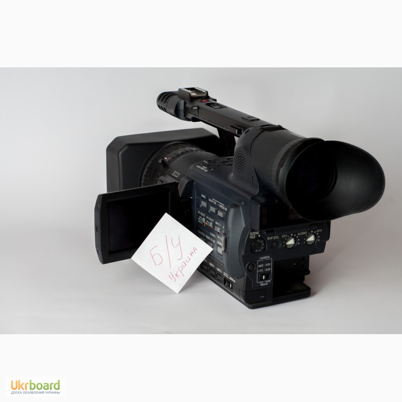 Фото 3. Продам профессиональную видео камеру AG-HVX204AER